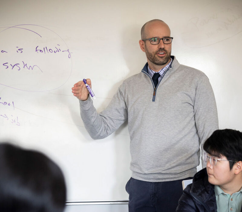 Peddie English teacher Matt Roach teaches a seminar.