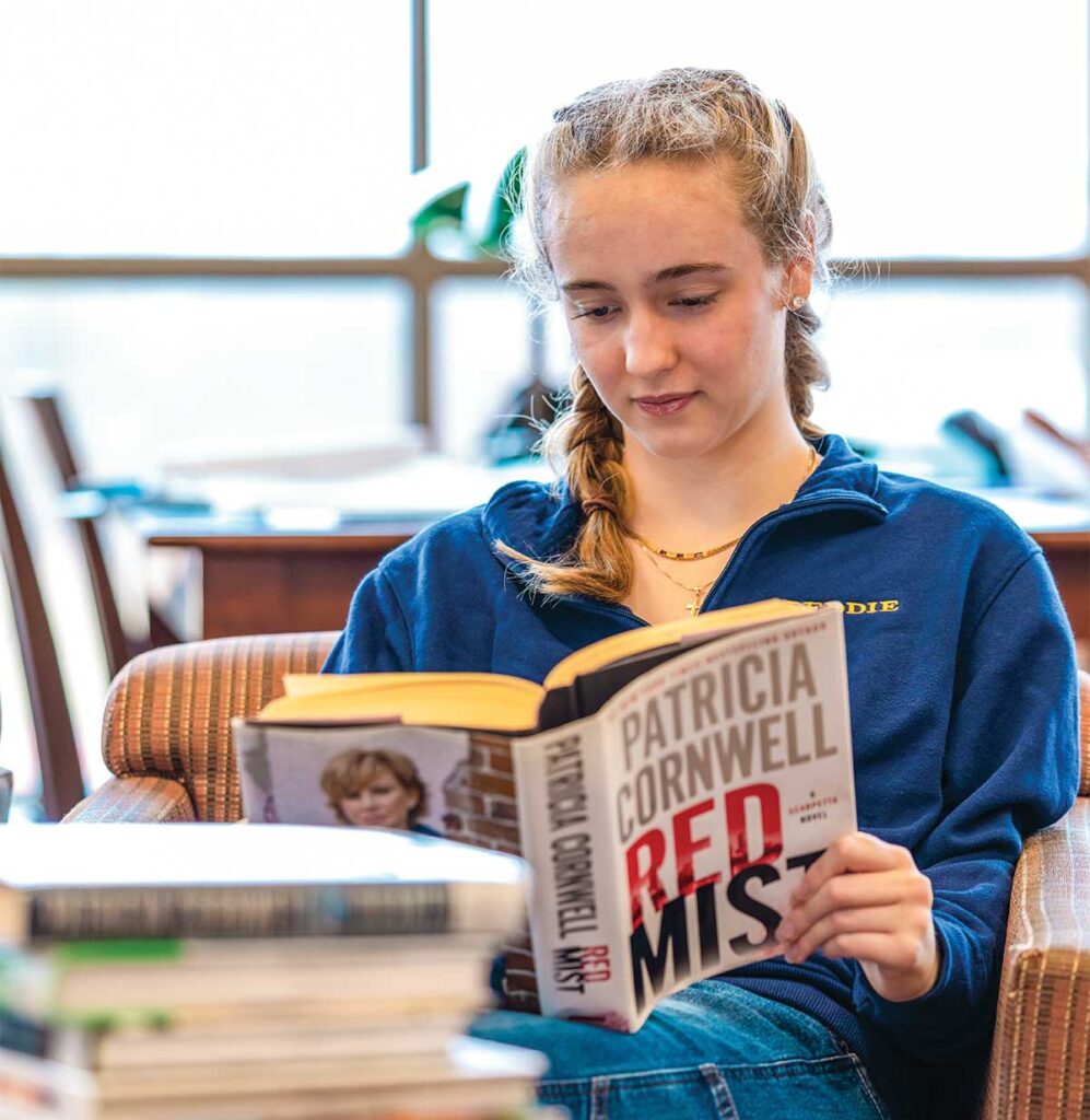 Inspired by her mother’s collection of Patricia Cornwell novels, Molly Olds ’25 studied forensic science for her STEM Signature Experience.